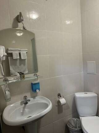 Гостиница Герда Мытищи Люкс 2-х комнатный с душевой кабиной-8